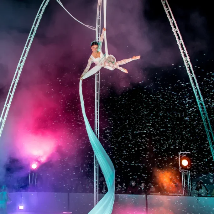 portique aérien , artiste cirque , événementiel , cote d'azur