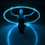 Roue Cyr lumineuse ; artiste cirque ; évènementiel