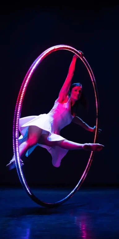 prestation artistique , artiste cirque , événementiel , Roue cyr , prestataire artistique , Cannes