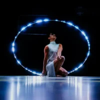 Spectacle lumineux Roue Cyr LED Antibes Spectacle lumineux Roue Cyr lumineuse Roue Cyr LED Performer LED